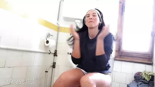 Peteuse - My Sister Babushka Pooping!
