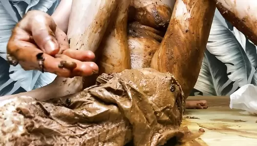 p00girl - Trash scat in a diaper, fisting, smearing