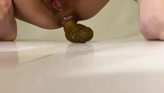 p00girl - I chew on a piece of shit and smear myself in a sexy mask, ass, feet, face all in shit