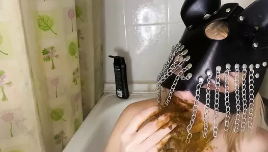 p00girl - I chew on a piece of shit and smear myself in a sexy mask, ass, feet, face all in shit