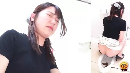 EE-732 02 Vigorous farts and large poop from the dirty anus of a neat girl