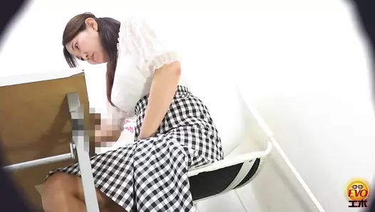 EE-732 02 Vigorous farts and large poop from the dirty anus of a neat girl