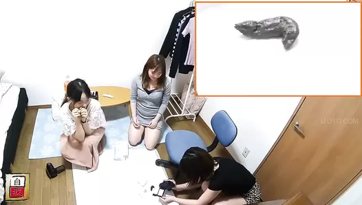 JG-550 02 Women gather to make some money. It is girlfriends poop party time!