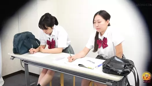 EE-718 04 Cram school hidden camera: female students leaking farts and dripping diarrhea after abdominal pain
