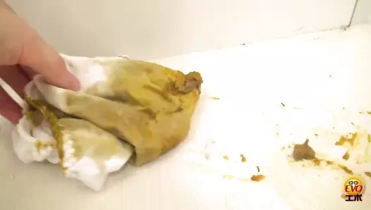 EE-718 01 Cram school hidden camera: female students leaking farts and dripping diarrhea after abdominal pain