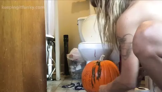 Funkyladies - Zelda's Pumpkin Suprise!!