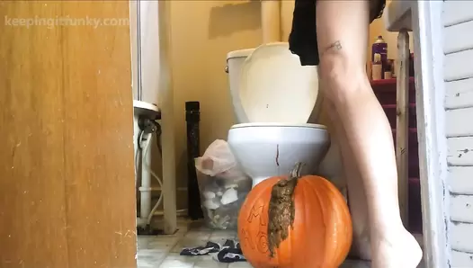 Funkyladies - Zelda's Pumpkin Suprise!!