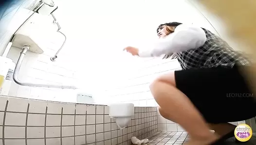 SL-574 04 Hidden shooting, office ladies, toilet run-in, panty shift and diarrhea fifth