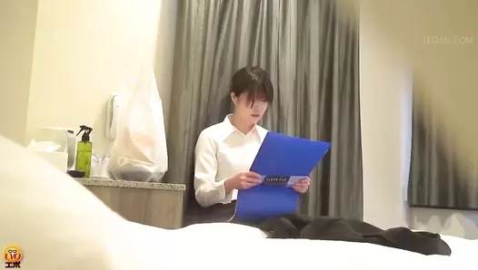 EE-727 02 Hidden camera at the business hotel: Office ladies shit during business trip