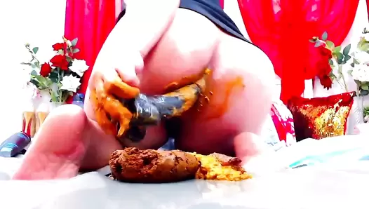 Cielo - Emptying her Asshole with her HUGE Dildo