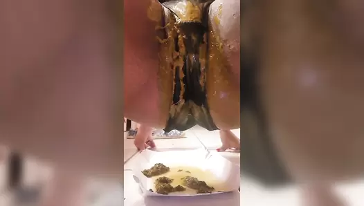 UniQueen21 - UniElla pooping panties