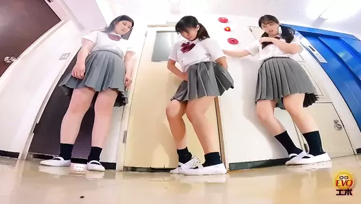 EE-713 05 Hidden shooting of schoolgirls: direct poop leakage with no panties on