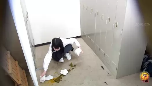 EE-713 05 Hidden shooting of schoolgirls: direct poop leakage with no panties on