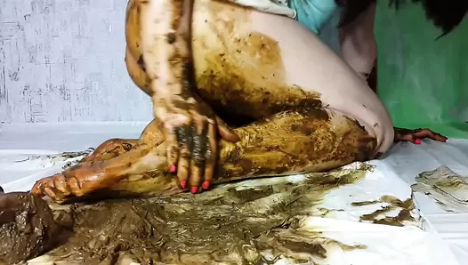 AnnaCoprofield - My feet receive a portion of shit. Part 2