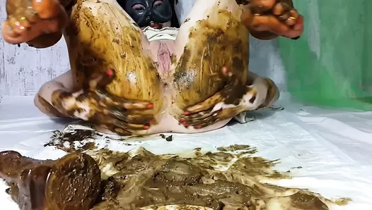 AnnaCoprofield - My feet receive a portion of shit. Part 2