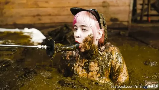 Catwoman Lyndra first time in the manure channel