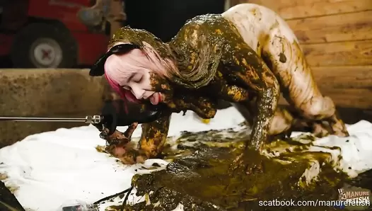 Catwoman Lyndra first time in the manure channel, NewMFX, 