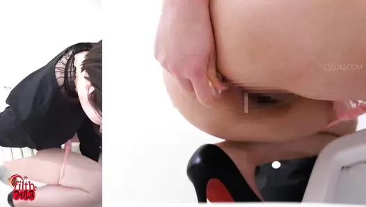 FF-419 02 Girls poking their anal holes to help the excretion. VOL. 2