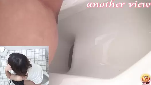 EE-022 03 Peeping on how feces piling up in the toilet bowl. WC vouyerism