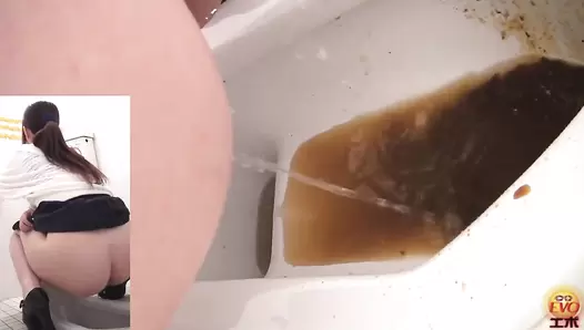 EE-022 03 Peeping on how feces piling up in the toilet bowl. WC vouyerism, JAV Collection, 
