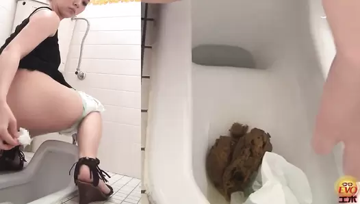EE-022 01 Peeping on how feces piling up in the toilet bowl. WC vouyerism