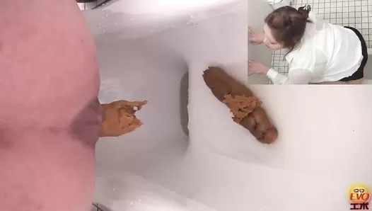 EE-022 01 Peeping on how feces piling up in the toilet bowl. WC vouyerism