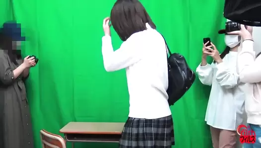 FF-620 05 Schoolgirls dark part-time job: pooping photo session in front of the pervert people