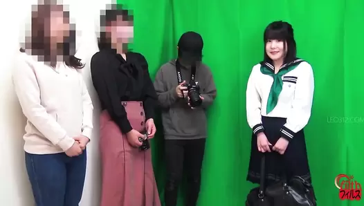 FF-620 03 Schoolgirls dark part-time job: pooping photo session in front of the pervert people