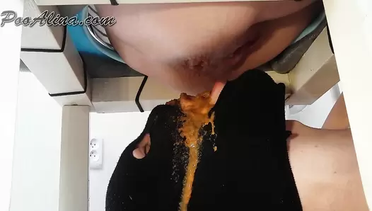PooAlina - A living female toilet, swallowing shit. Close-up