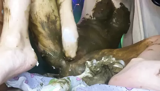 p00girl - Poop in a diaper