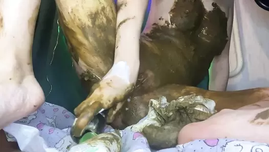 p00girl - Poop in a diaper