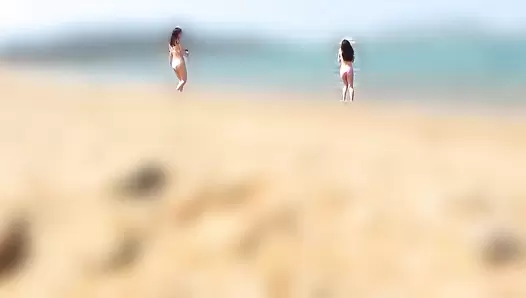 EE-707 02 Hidden camera at the beach house. Swimsuit girls pooping themselves in the summer