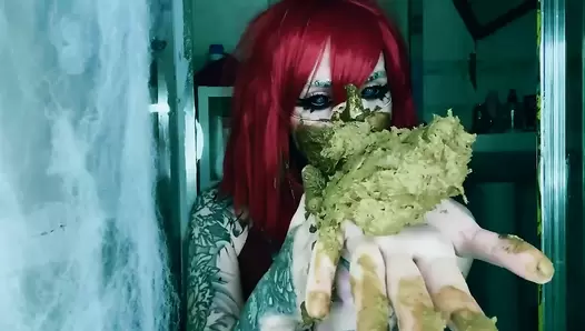 DirtyBetty - Rhino disguises itself with shit