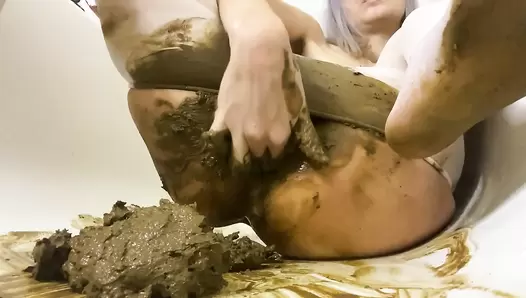p00girl - Shoved pantyhose in dermis in pussy, big pile of shit and scat and smearing