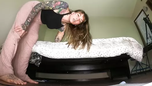 Gassy - 2 Girls 1 Scatslave