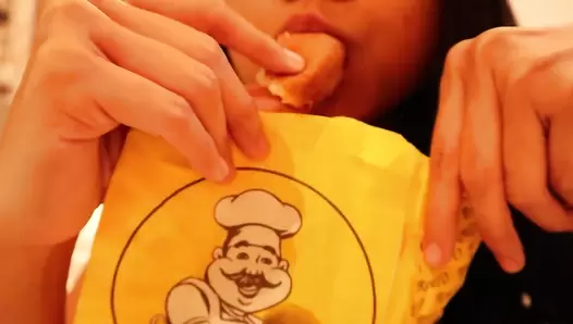 NaomiBobba - Poopoo and eating