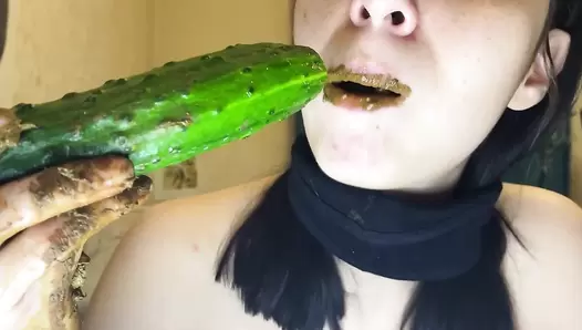 p00girl - Cucumber fuck, poop, smear, ate a dirty cucumber