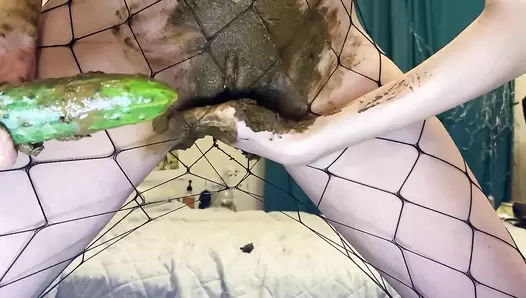 p00girl - Cucumber fuck, poop, smear, ate a dirty cucumber
