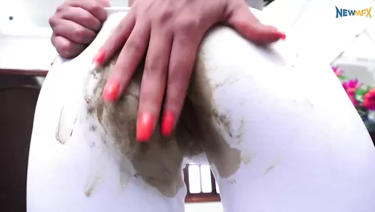 NewMFX Shitting in my white legging - Carol Castro