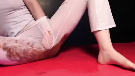 Scat body - Shit in white panties