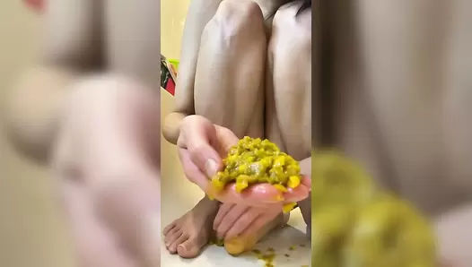 p00girl - Fisting, blowjob, chewing undigested diarrhea with corn grains
