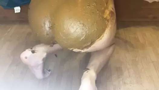 p00girl - Chewing shit and smearing the whole ass