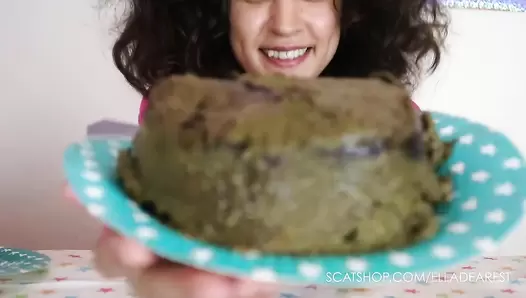 EllaDearest - Hand Finishing My Birthday Cake