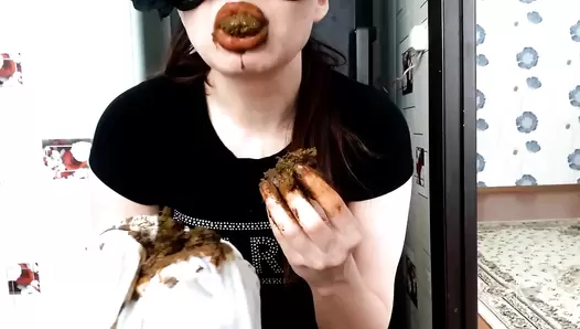 Shit And Pee Into My Panty And Eat All By Top Babe Lina