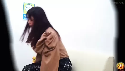 EE-696 03 Accidental feces explosion leakage during counseling at female clinic