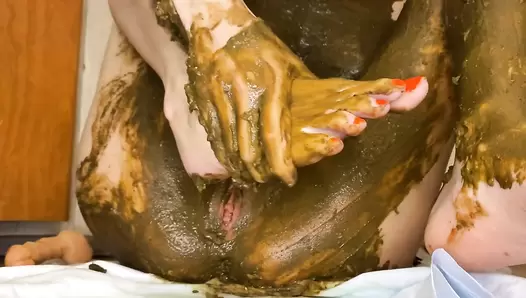 p00girl - Sloppy pussy fucking with shit
