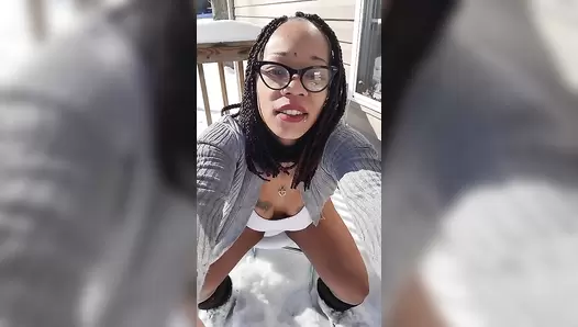 UniQueen21 - Uni"Ella outside poop smear