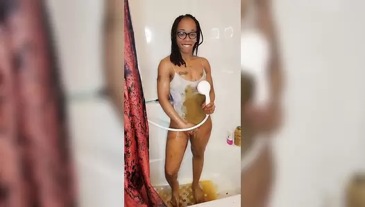 UniQueen21 - Uni"Ella outside poop smear