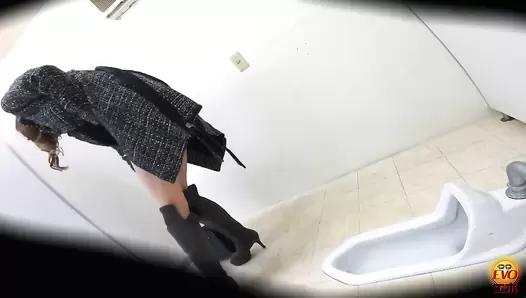 EE-649 04 Hidden camera: Japanese gals straddling a japanese style toilet and having diarrhea. VOL. 2