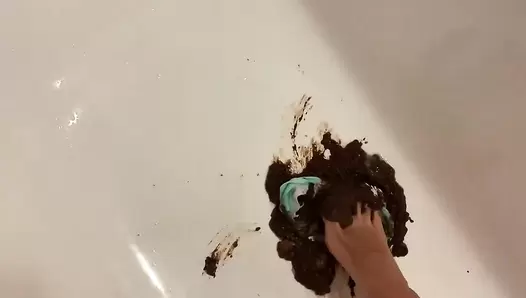 Lily - Shit in panties